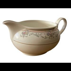 CHRISTOPHER STUART SPRING CREST BONE CHINA GRAVY BOAT IN MINT CONDITION